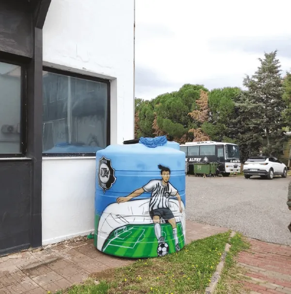 Altay SK logolu ve futbolcu figürlü su deposu airbrush