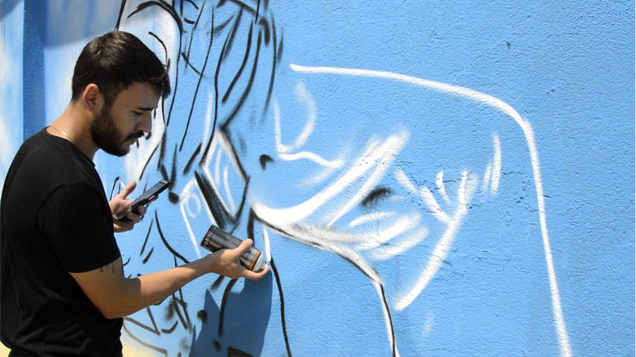 Graffiti sanatıyla yapılmış bir duvar resmi